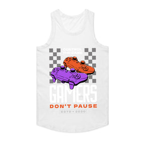 "Gamers Don't Pause" T-Shirt - Retro Controller Gaming Tee
