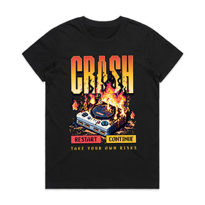 "CRASH – Retro Gaming Glitch Pixel Art T-Shirt"