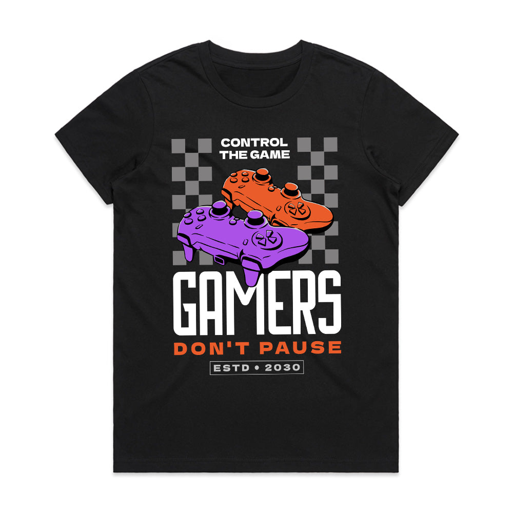 "Gamers Don't Pause" T-Shirt - Retro Controller Gaming Tee