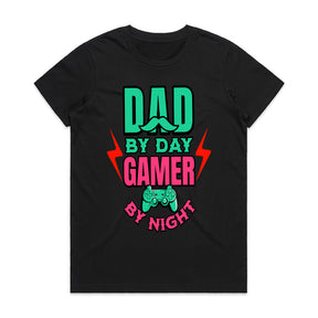"Dad by Day, Gamer by Night – Funny Gaming T-Shirt for Gamer Dads"
