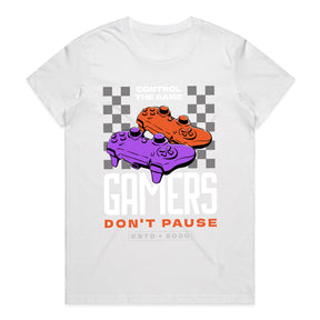 "Gamers Don't Pause" T-Shirt - Retro Controller Gaming Tee